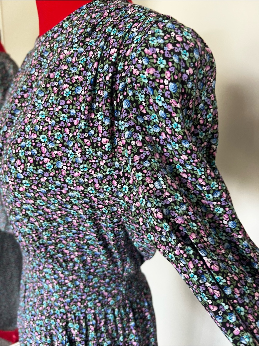 Vintage-Inspired Floral Midi Dress in Black and Multicolor - Picture 9 of 12